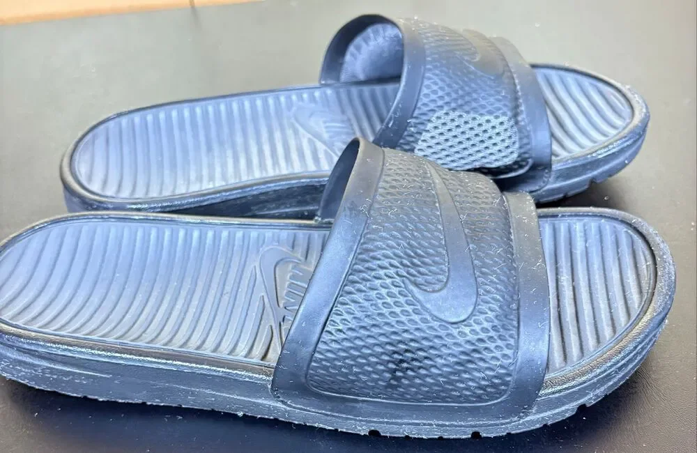 Nike Benassi Solarsoft Men's Size 7 womans 8.5 Slides Sandals Black Anthracite